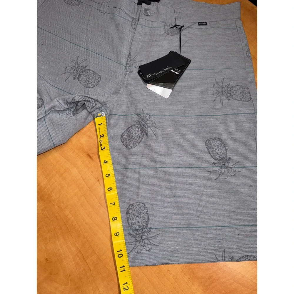 TravisMathew Mens Grey Pineapple Print Golf Shorts Stretch Size 34 New